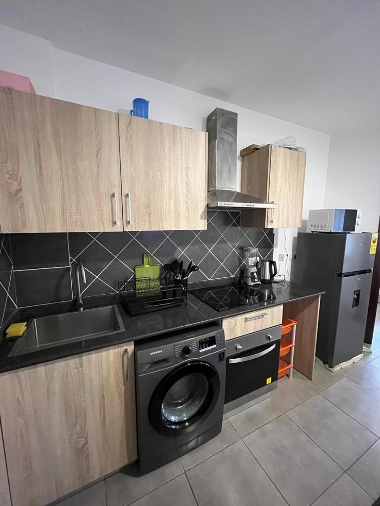 Lovely & Cozy 1 Bedroom Serviced Apartment アクラ エクステリア 写真